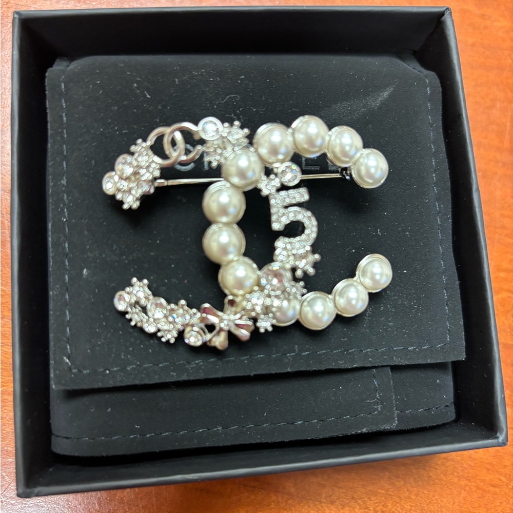 NWOT Authentic Chanel Brooch